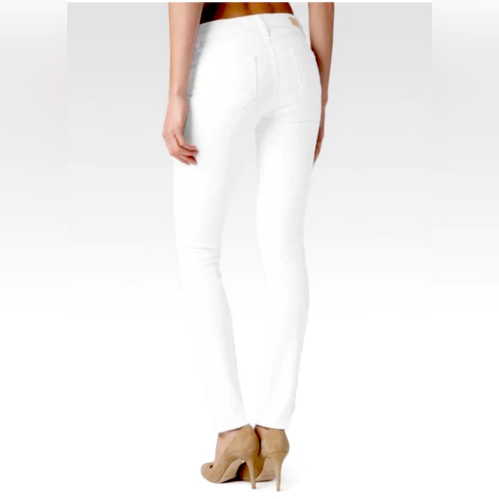 Beautiful like-new Paige Skyline Skinny white jeans Size 30